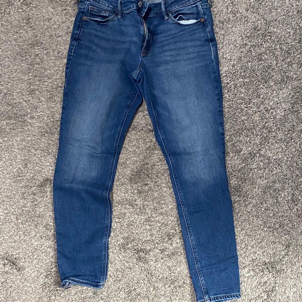 Woman’s Old Navy Skinny Jeans in Dark Blue Wash Size 10